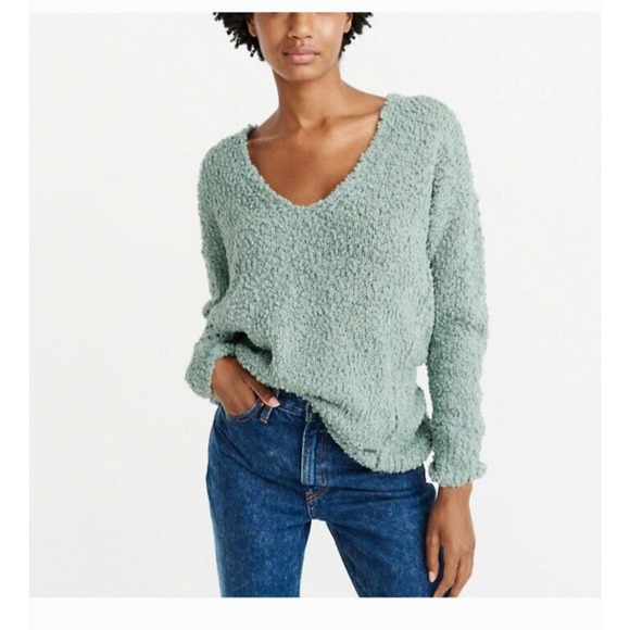 Abercrombie & Fitch Sweaters - Abercrombie & Fitch V-Neck Fluffy Boucle Yarn Pullover Sweater Size M